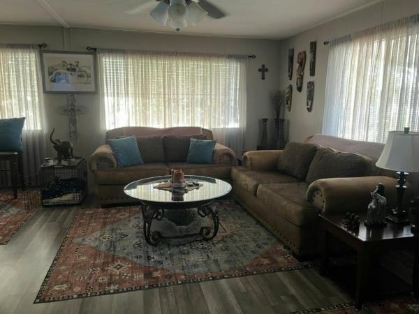 1972 UNITED MOBILE HOMES CORON Mobile Home