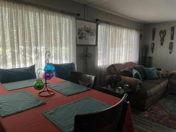 1972 UNITED MOBILE HOMES CORON Mobile Home