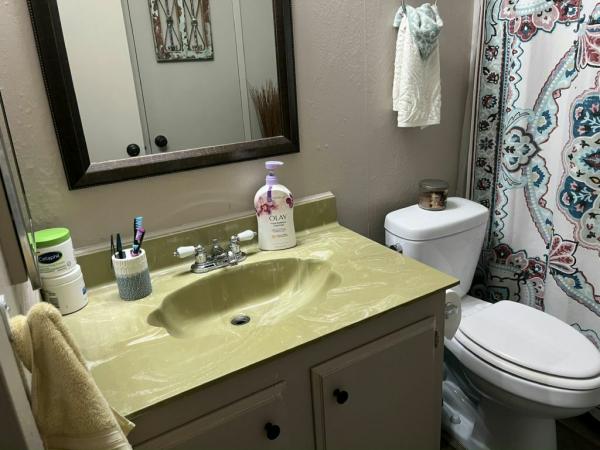 1972 UNITED MOBILE HOMES CORON Mobile Home