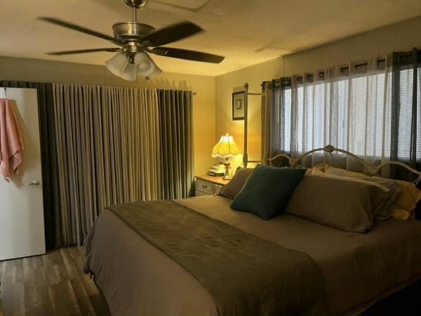1972 UNITED MOBILE HOMES CORON Mobile Home