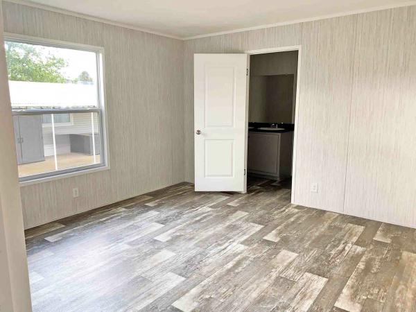 2025 Skyline Lake Manor   Home