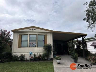 Photo 2 of 32 of home located at 2251 NE 19th Avenue Lot 30 Ocala, FL 34470