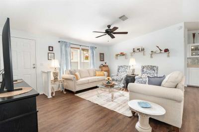 Photo 3 of 24 of home located at 1016 SE Lillian Street Crystal River, FL 34429