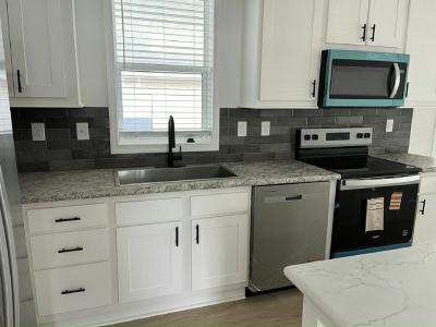 Photo 2 of 20 of home located at 112 Tahitian Drive Ellenton, FL 34222