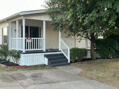 Photo 4 of 18 of home located at 139 Malat Dr Greenwood, IN 46143
