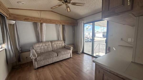 1990 Skyline Manufactured Home