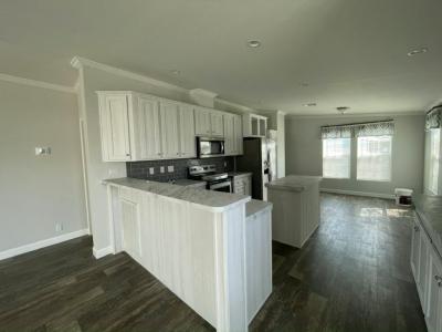Photo 4 of 20 of home located at 988 Trinidad Avenue Venice, FL 34285