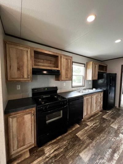 Mobile Home at 1707 E Blanchard Avenue#052 Hutchinson, Ks 67501 Hutchinson, KS 67501