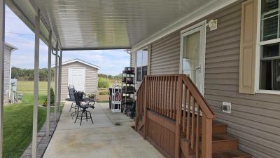 Photo 2 of 37 of home located at 24494 Edwin Dr Flat Rock, MI 48134