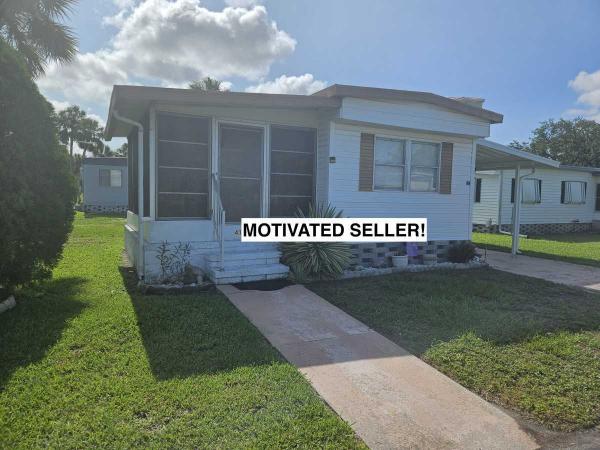 Photo 1 of 2 of home located at 751 10th St E Lot 417 Palmetto, FL 34221