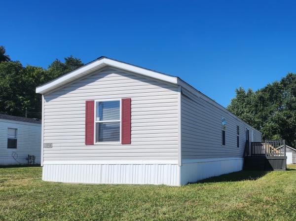2000 Holly Park mobile Home