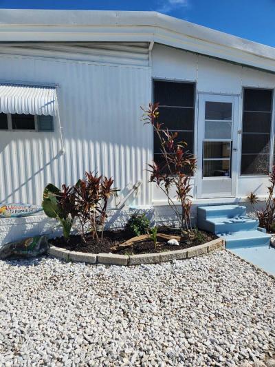 Photo 2 of 33 of home located at 9129 49th Ave N Saint Petersburg, FL 33708