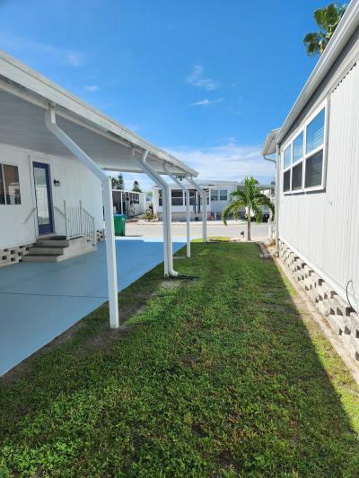 Photo 4 of 33 of home located at 9129 49th Ave N Saint Petersburg, FL 33708