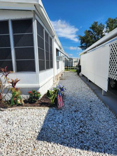 Photo 5 of 33 of home located at 9129 49th Ave N Saint Petersburg, FL 33708