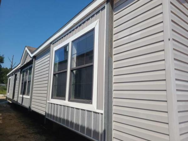 Photo 1 of 2 of home located at Quality Homes Of Mccomb Inc. 500 W Presley Blvd McComb, MS 39648