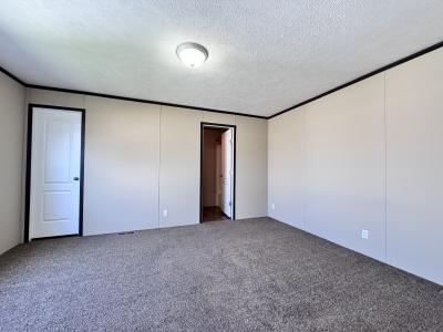 Photo 4 of 7 of home located at 25173 Oxford Woodhaven, MI 48183