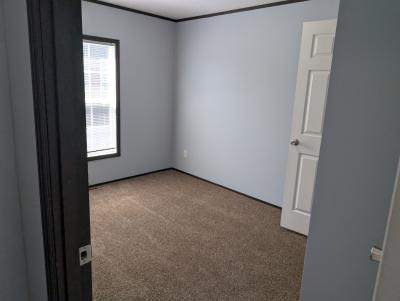 Photo 3 of 8 of home located at 25130 Oxford Woodhaven, MI 48183
