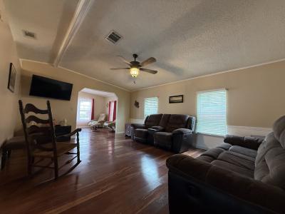 Photo 5 of 12 of home located at 189 Juliana Blvd. Auburndale, FL 33823