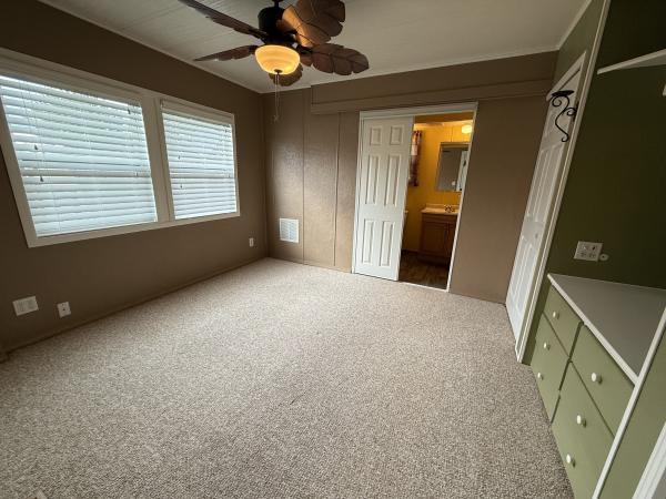 1982 Parkwood Parkwood Mobile Home