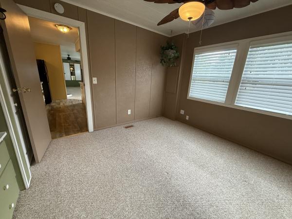 1982 Parkwood Parkwood Mobile Home