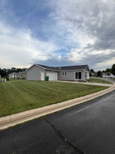 Photo 3 of 34 of home located at N114W20915 Meadowbrook Lane Germantown, WI 53022