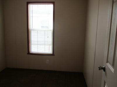 Photo 4 of 9 of home located at 646 Cour Renee Warren, MI 48091