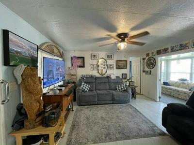 Photo 2 of 20 of home located at 36134 Sand Road Grand Island, FL 32735