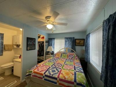 Photo 4 of 20 of home located at 36134 Sand Road Grand Island, FL 32735
