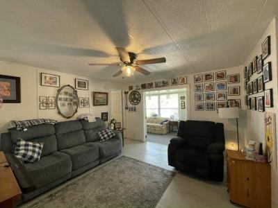 Photo 5 of 20 of home located at 36134 Sand Road Grand Island, FL 32735