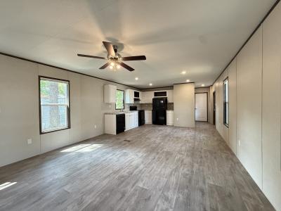 Photo 3 of 19 of home located at 127 Peggy #Pg127 Conroe, TX 77301
