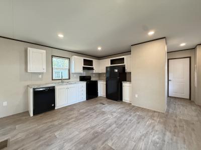 Photo 4 of 19 of home located at 127 Peggy #Pg127 Conroe, TX 77301