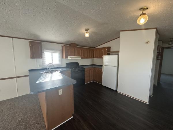 2000 Holly Park Mobile Home For Sale