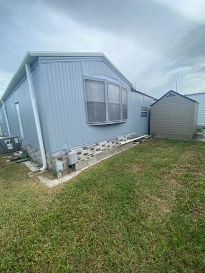 Photo 3 of 8 of home located at 508 44th Avenue East Lot D-17 Bradenton, FL 34203