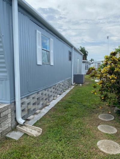 Photo 4 of 8 of home located at 508 44th Avenue East Lot D-17 Bradenton, FL 34203