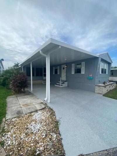 Photo 5 of 8 of home located at 508 44th Avenue East Lot D-17 Bradenton, FL 34203