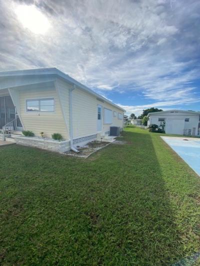 Photo 3 of 8 of home located at 508 44th Ave. E. Lot M-11 Bradenton, FL 34203