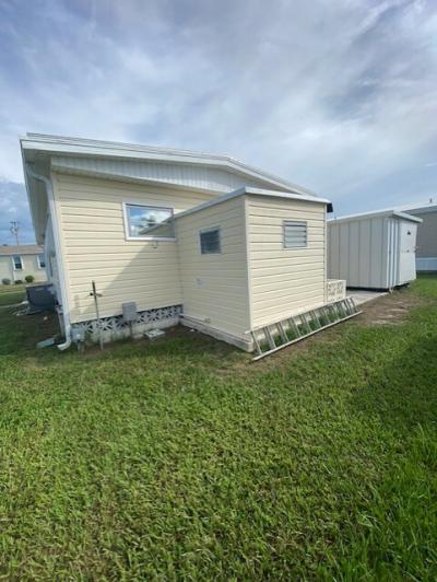 Photo 4 of 8 of home located at 508 44th Ave. E. Lot M-11 Bradenton, FL 34203
