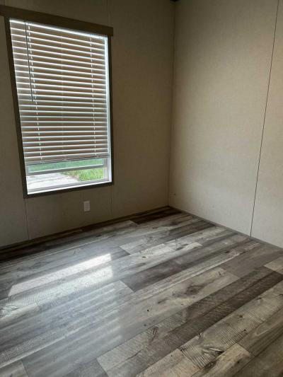 Photo 3 of 6 of home located at 4497 W 200 North Huntington, IN 46750