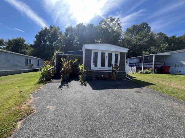 1983 Commodore Holly Park Manufactured Home