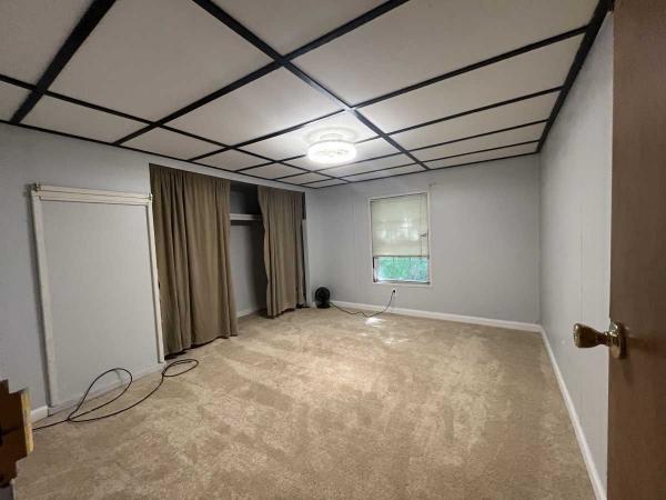 1983 Commodore Holly Park Manufactured Home