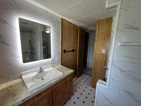 1983 Commodore Holly Park Manufactured Home