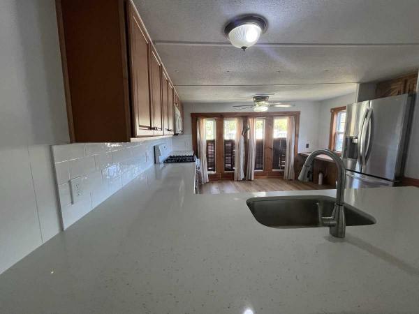 1983 Commodore Holly Park Manufactured Home