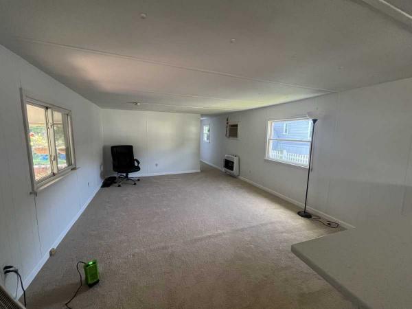 1983 Commodore Holly Park Manufactured Home