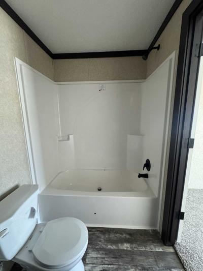 Photo 5 of 40 of home located at 4000 E 134th Street #1019 Chicago, IL 60633