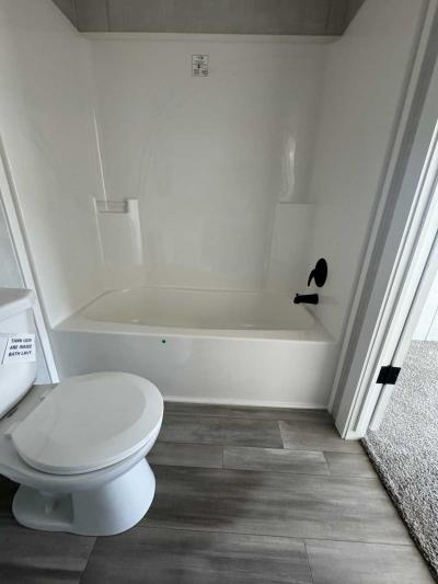 Photo 4 of 34 of home located at 4000 E 134th Street #1017 Chicago, IL 60633