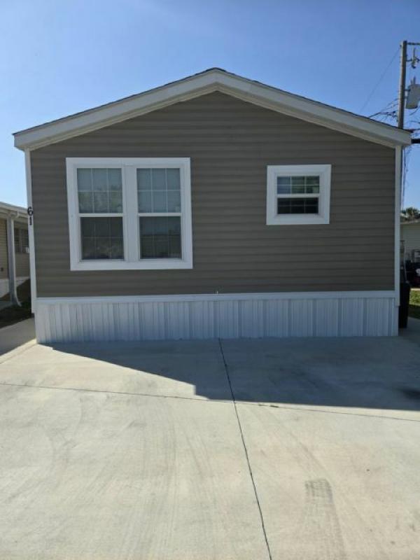 Photo 1 of 2 of home located at 5611 Bayshore Rd, Lot 61 Palmetto, FL 34221