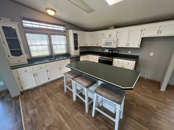 1997 Commodore Mobile Home