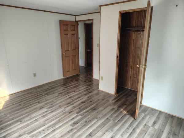 1988 Holly Park Mobile Home