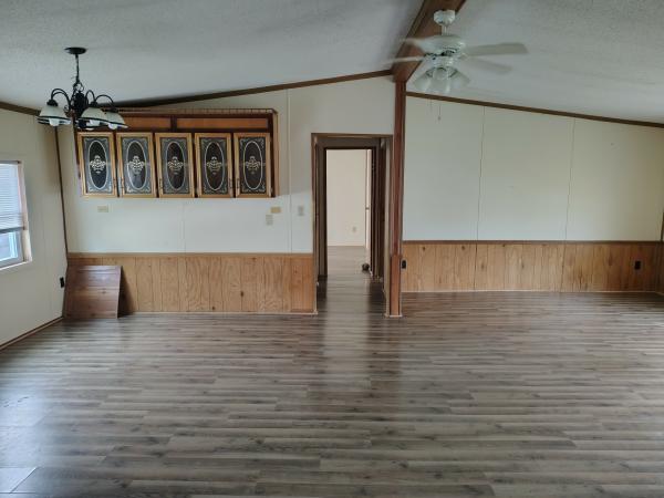1988 Holly Park Mobile Home