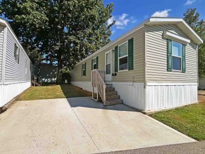 Photo 2 of 25 of home located at 33 Westwoods Amherst, OH 44001